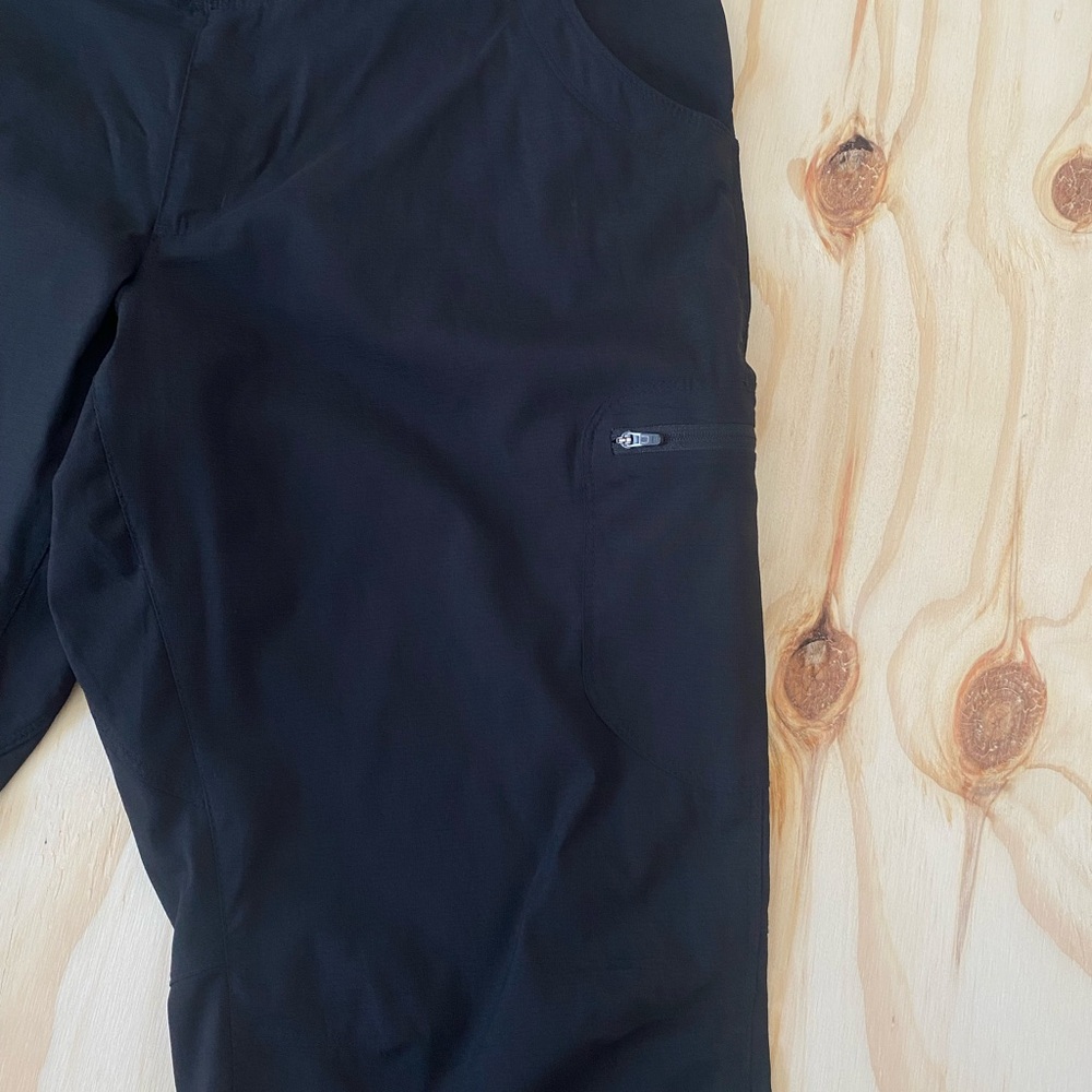L.L. Bean Vista Trekking Pants Womens Sz 14 Petit Black Convertible Hiking - Picture 8 of 12